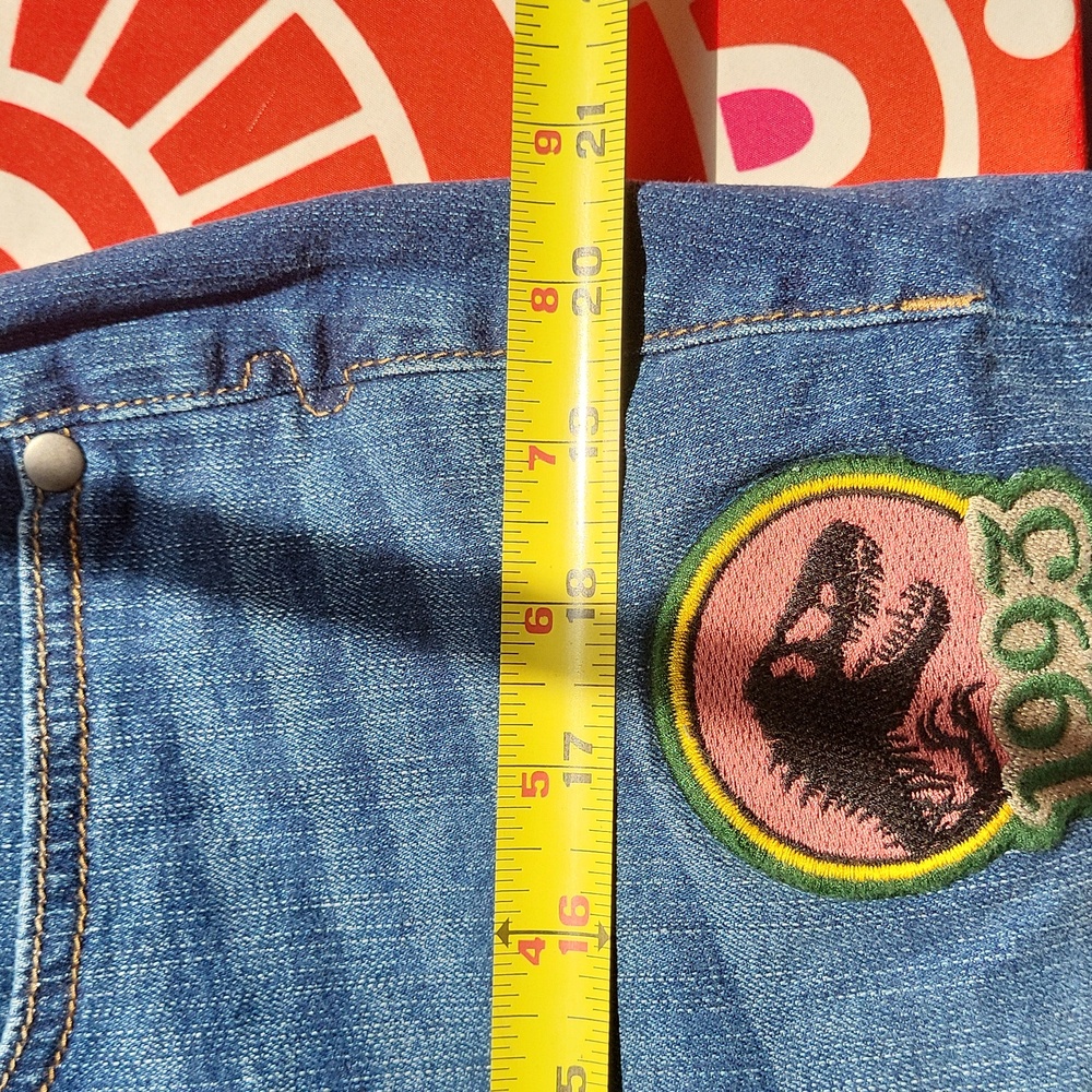 NWT Universal Jurassic Park Mid Rise Shorts - Picture 6 of 13